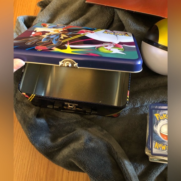 Pokemon Collector's Trading Card Set - Picture 6 of 9